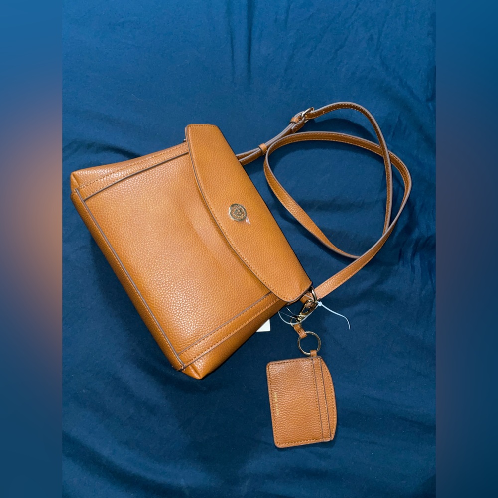 🚨 Anne Klein NWT - Flap Messenger CrossBody 🚨